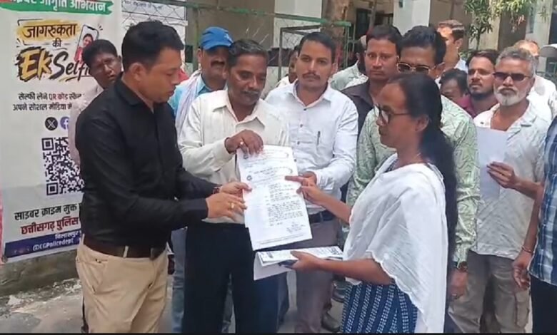ज्ञापन: वेतन समेत 18 सूत्रीय मांगों को लेकर कर्मचारियों ने कलेक्ट्रेट में सौंपा ज्ञापन 1 ज्ञापन