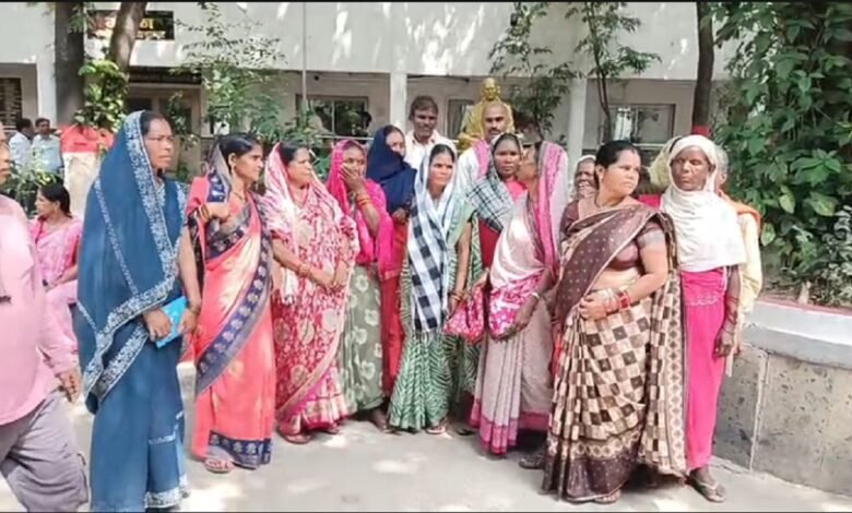 सरपंच आरोप: ग्राम पंचायत सिंघरी में सरपंच पर वित्तीय अनियमितता के आरोप, पंचों ने कलेक्टर से की जांच की मांग 1 सरपंच आरोप