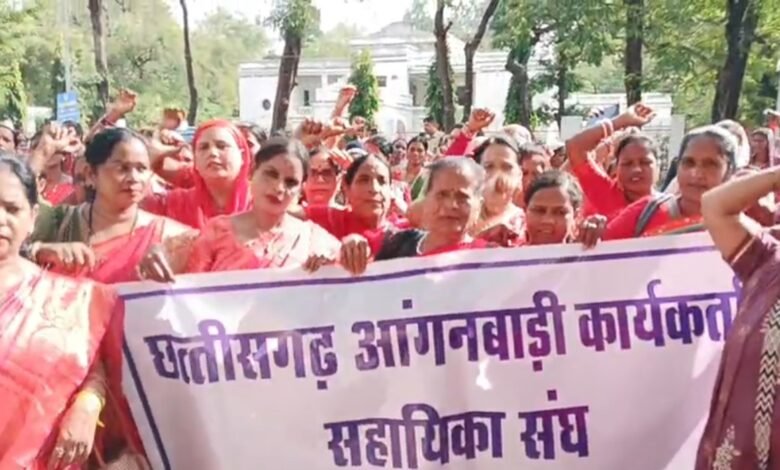 आंगनबाड़ी कार्यकर्ताओं की मांग