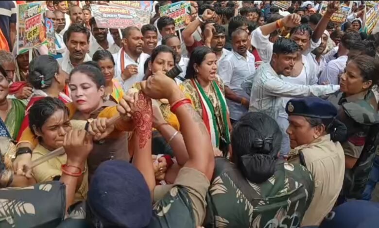 कलेक्ट्रेट घेराव