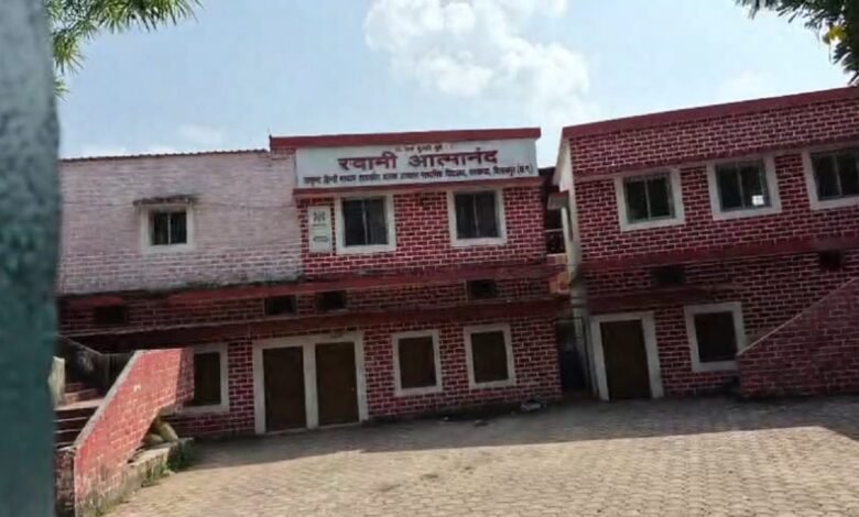 शिक्षक नदारद